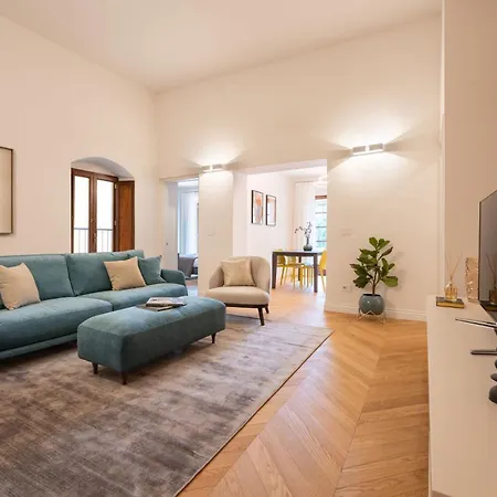 - Modern Florentine Terrace Few Steps From Duomo